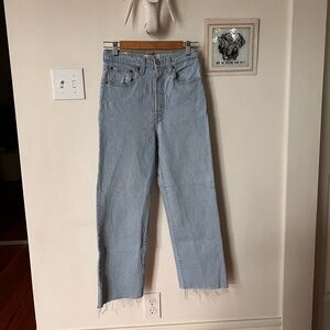 [levi’s] ribcage straight ankle raw hem light wash jean size 27